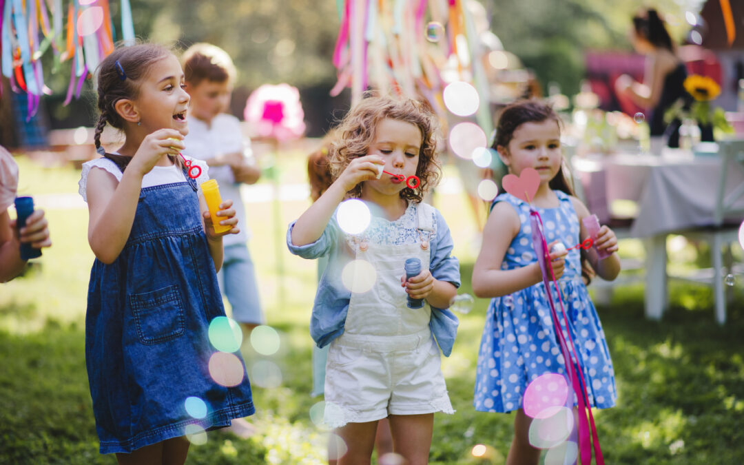 30 Unique Ideas for Your Summer Family Reunion