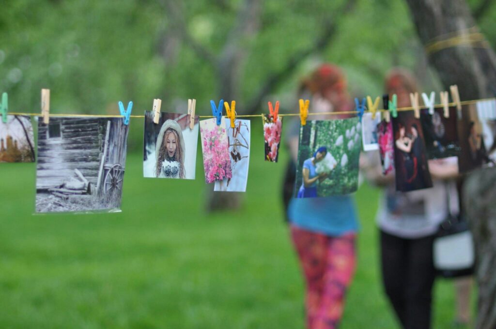 family photo clothesline summer family reunion